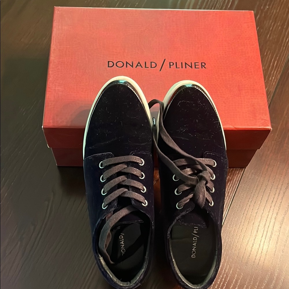 Donald J. Pliner Black Sneakers Sleek Design
